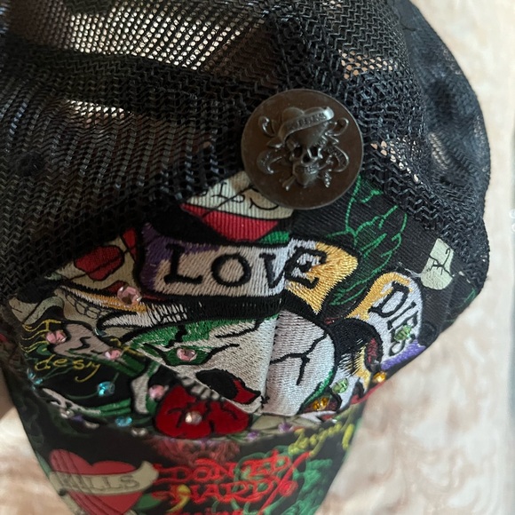 Ed Hardy Hat by Christian Adigler. Mesh back in excellent condition.Snap closure - Picture 2 of 4